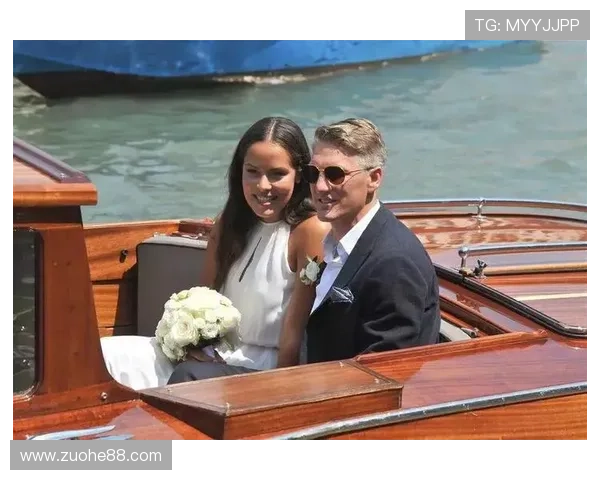 年度恋爱总结足球明星们的爱情故事与成长历程回顾